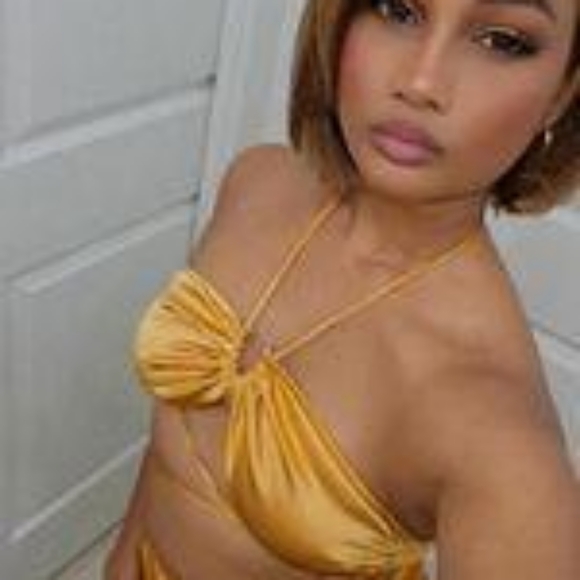 Silk two piece set. - Picture 2 of 3